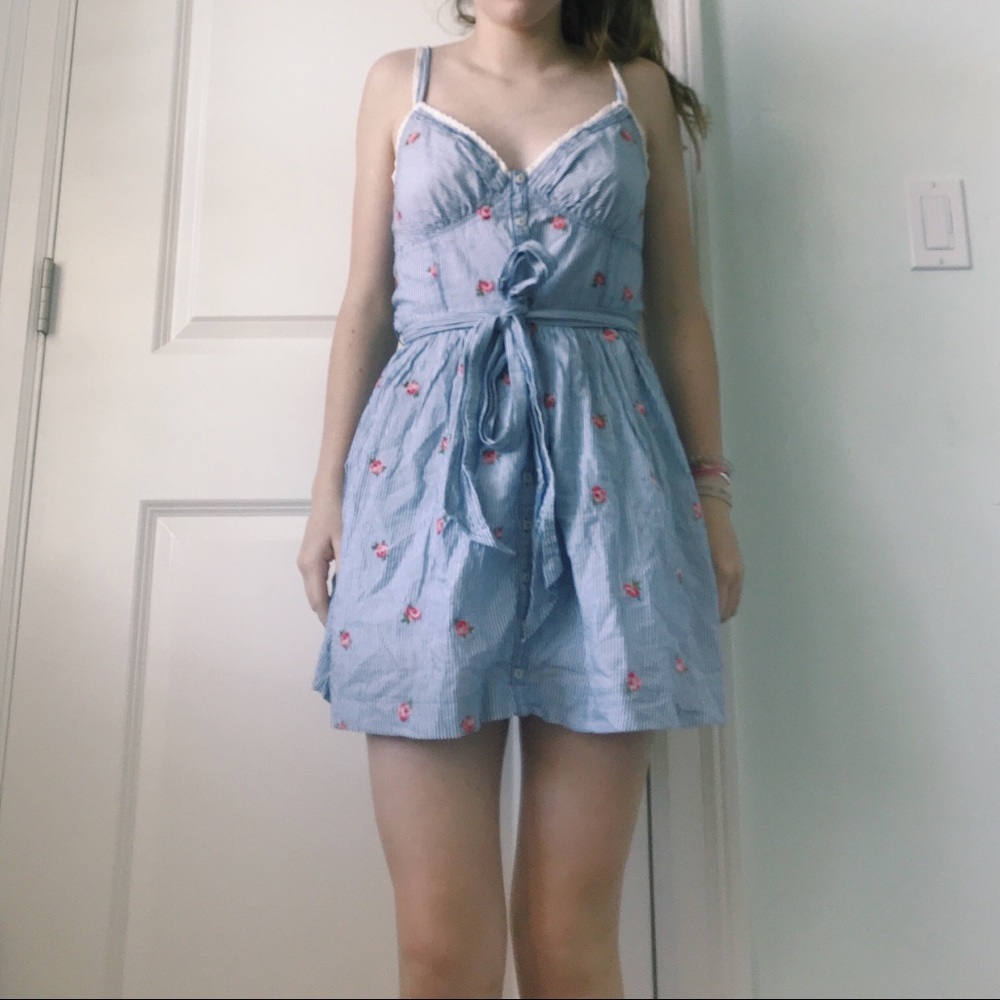 beautiful abercrombie and fitch dress!